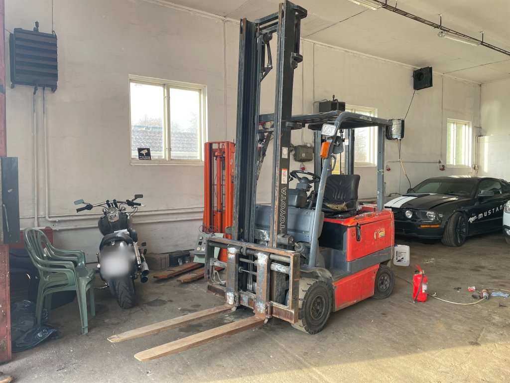 Toyota 6 FP25 - Xe nâng: hình 1 Toyota 6 FP25 - Xe nâng: hình 1