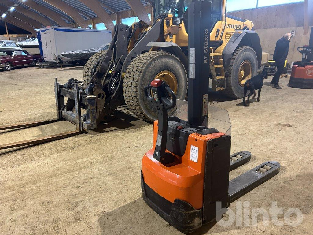 Toyota SWE080L - Máy xếp chồng: hình 2 Toyota SWE080L - Máy xếp chồng: hình 2