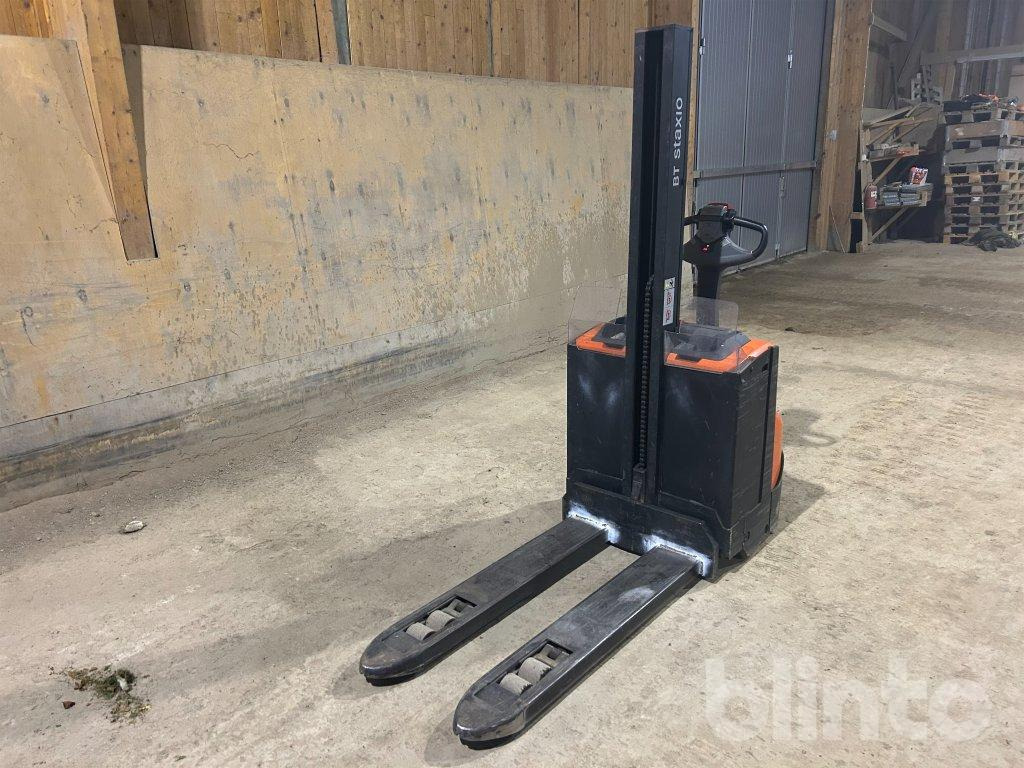 Toyota SWE080L - Máy xếp chồng: hình 4 Toyota SWE080L - Máy xếp chồng: hình 4