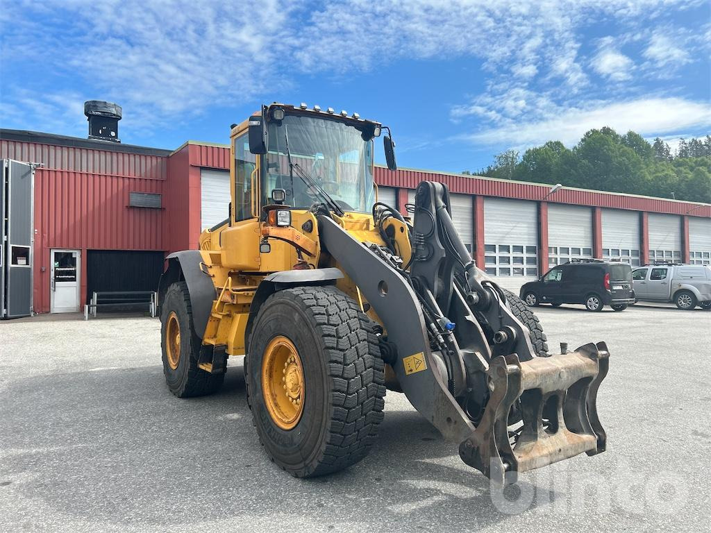 VOLVO L90E - Máy xúc lật bánh lốp: hình 3 VOLVO L90E - Máy xúc lật bánh lốp: hình 3