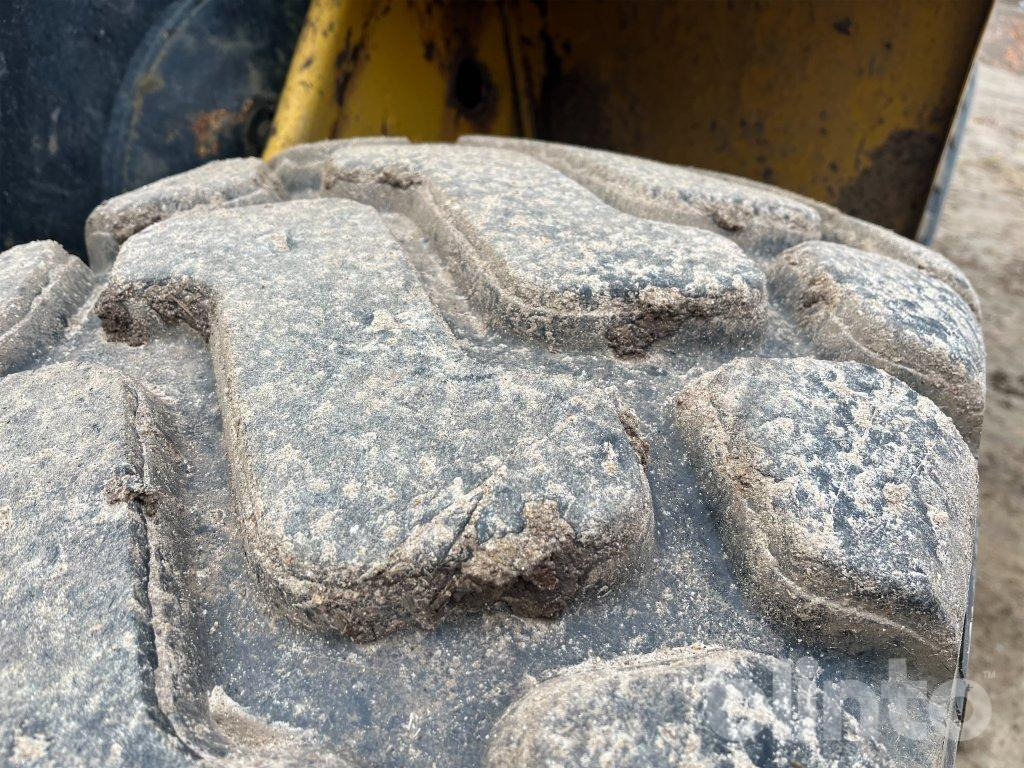 Máy xúc lật bánh lốp Volvo BM L90: hình 20