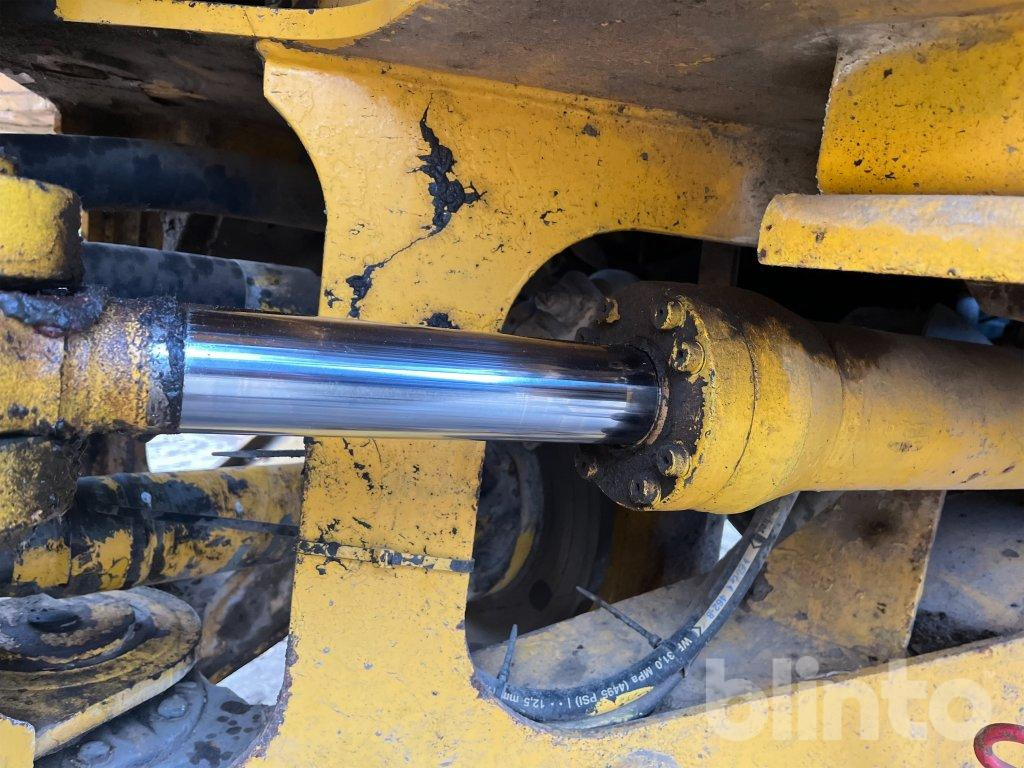 Máy xúc lật bánh lốp Volvo BM L90: hình 12