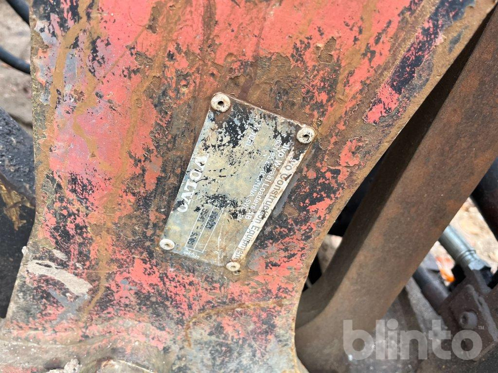 Máy xúc lật bánh lốp Volvo BM L90: hình 35