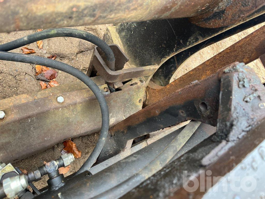 Máy xúc lật bánh lốp Volvo BM L90: hình 28