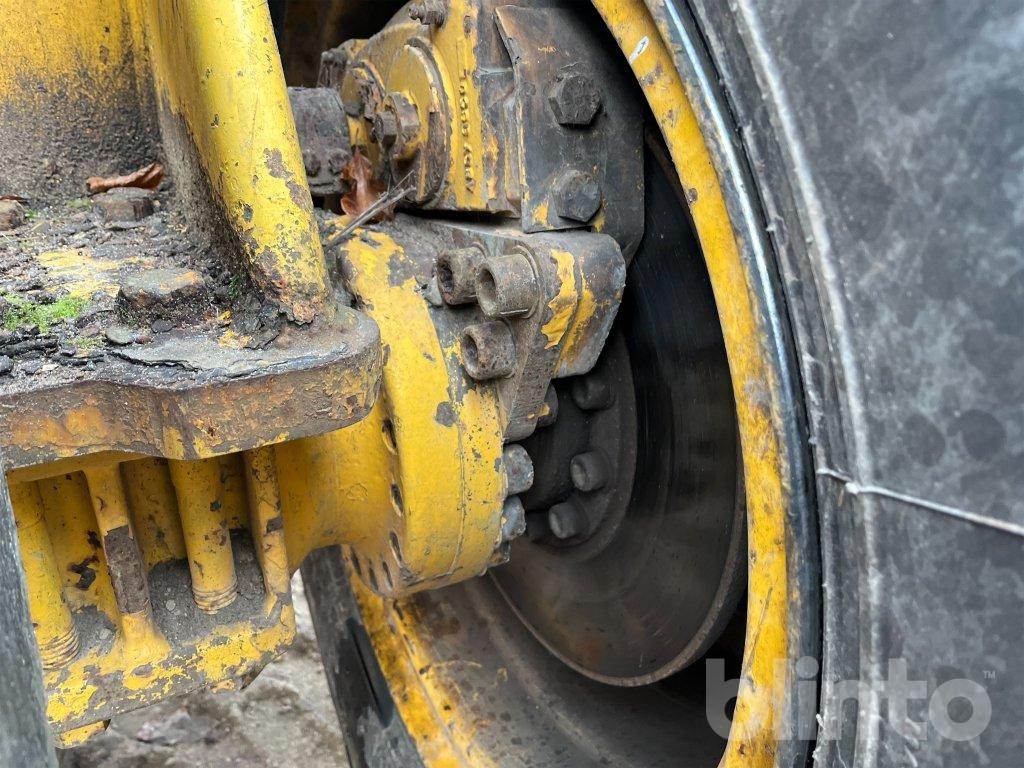 Máy xúc lật bánh lốp Volvo BM L90: hình 25