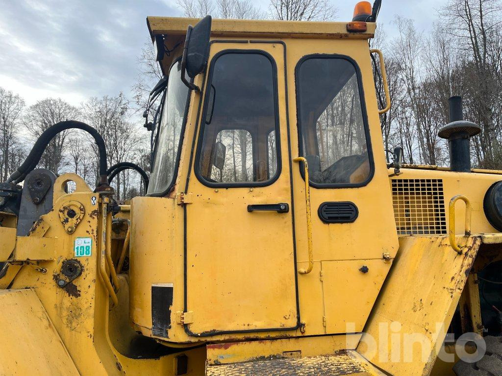 Máy xúc lật bánh lốp Volvo BM L90: hình 9