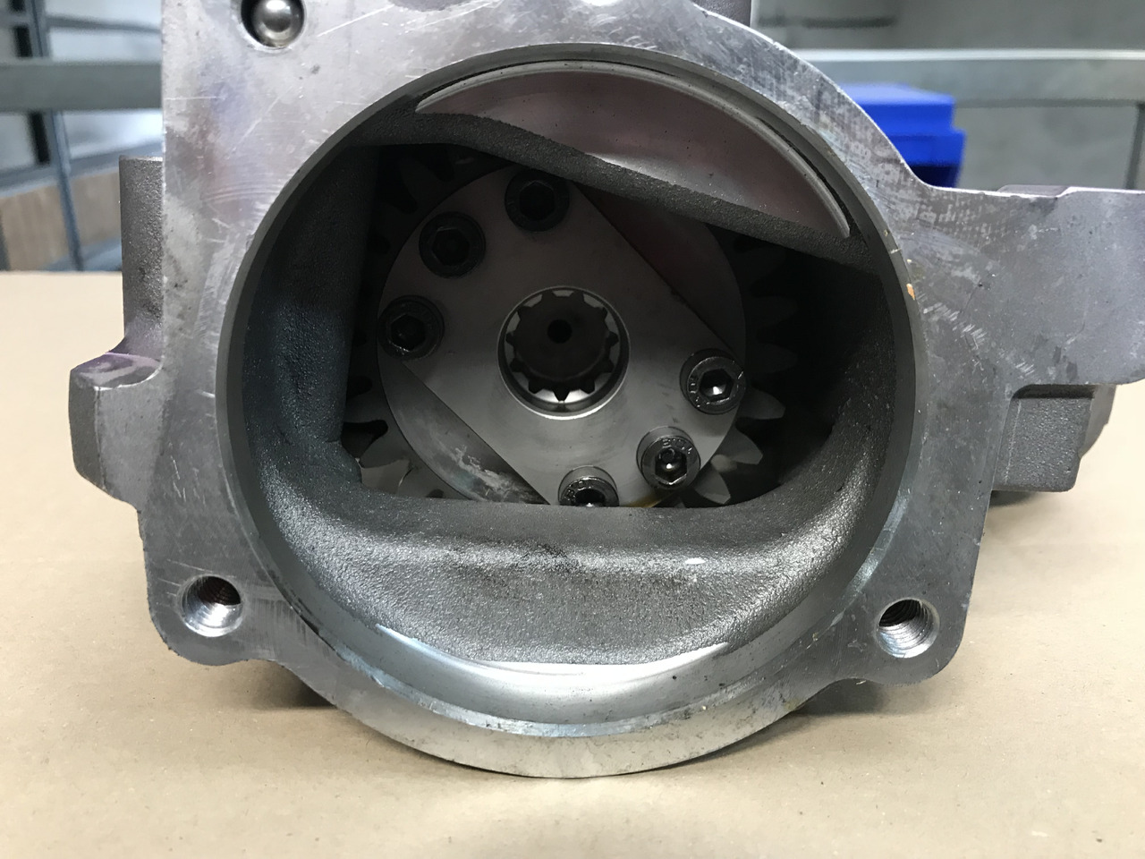 CARCASSA RIDUTTORE ASSEMBLAGGIO POMPA CARBURANTE ALTA PRESSIONE MAN 51385075020 - Bơm nhiên liệu cho Xe tải: hình 4 CARCASSA RIDUTTORE ASSEMBLAGGIO POMPA CARBURANTE ALTA PRESSIONE MAN 51385075020 - Bơm nhiên liệu cho Xe tải: hình 4