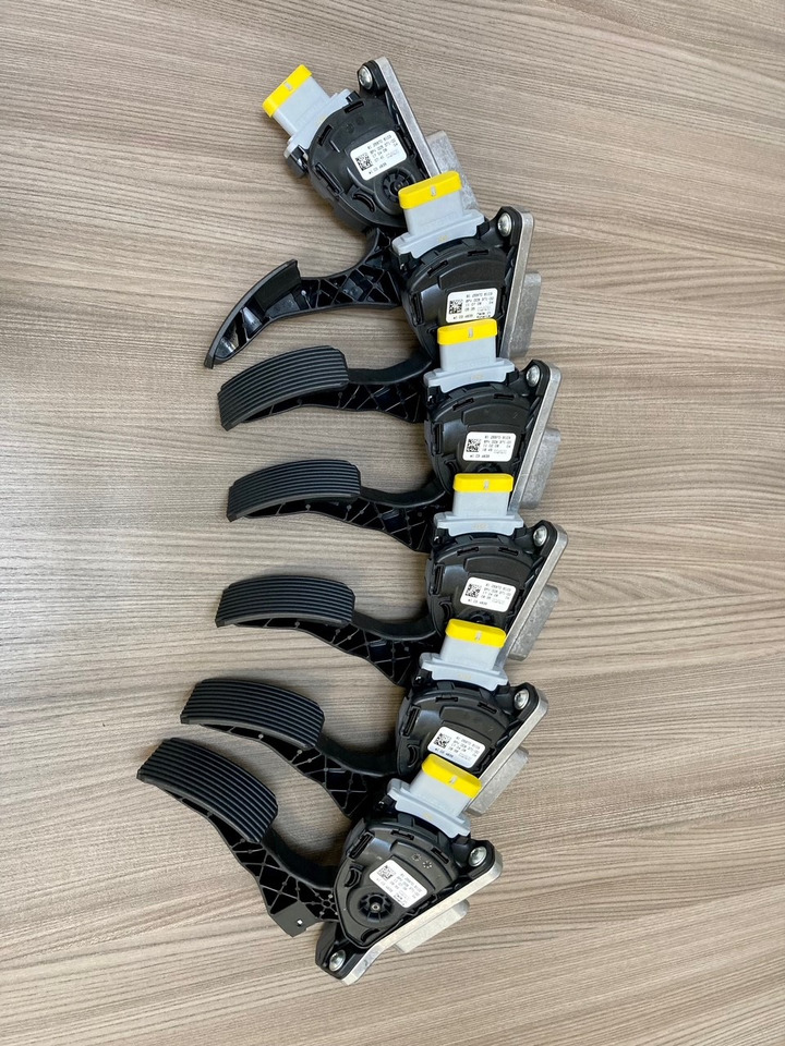 SENSORE POSIZIONE DEL PEDALE - MAN 81259706103 - HELLA 6PV 009 371-00 / 6PV 009 371-711 - Bàn đạp cho Xe tải: hình 5 SENSORE POSIZIONE DEL PEDALE - MAN 81259706103 - HELLA 6PV 009 371-00 / 6PV 009 371-711 - Bàn đạp cho Xe tải: hình 5