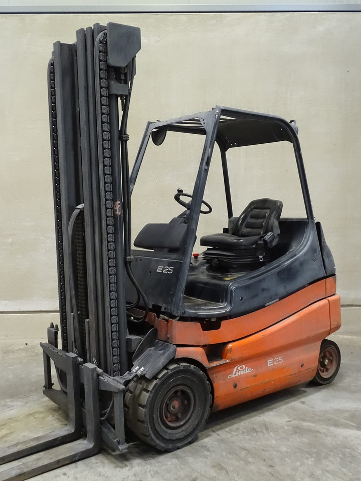 Linde E25 - Xe nâng điện: hình 1 Linde E25 - Xe nâng điện: hình 1