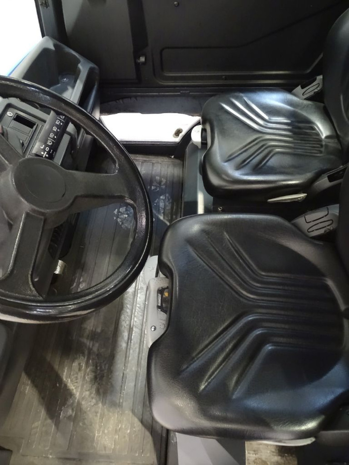 Linde P250 - Xe cày kéo: hình 3 Linde P250 - Xe cày kéo: hình 3