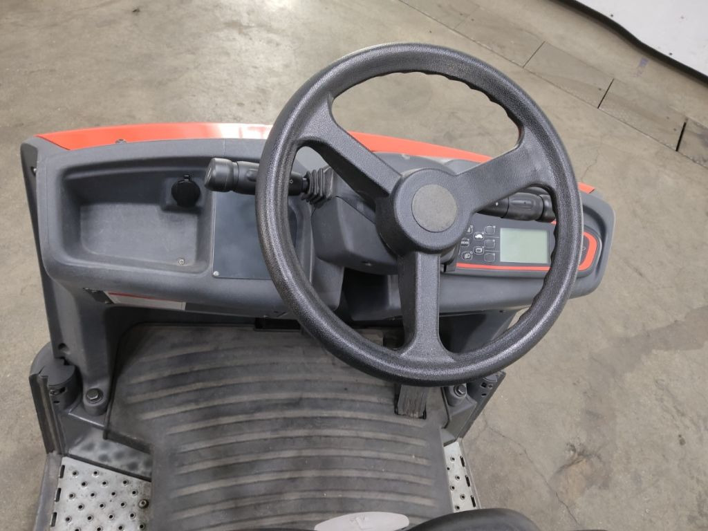 Linde P60 - Xe cày kéo: hình 3 Linde P60 - Xe cày kéo: hình 3