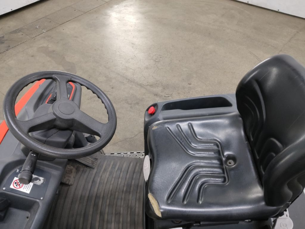 Linde P60 - Xe cày kéo: hình 3 Linde P60 - Xe cày kéo: hình 3