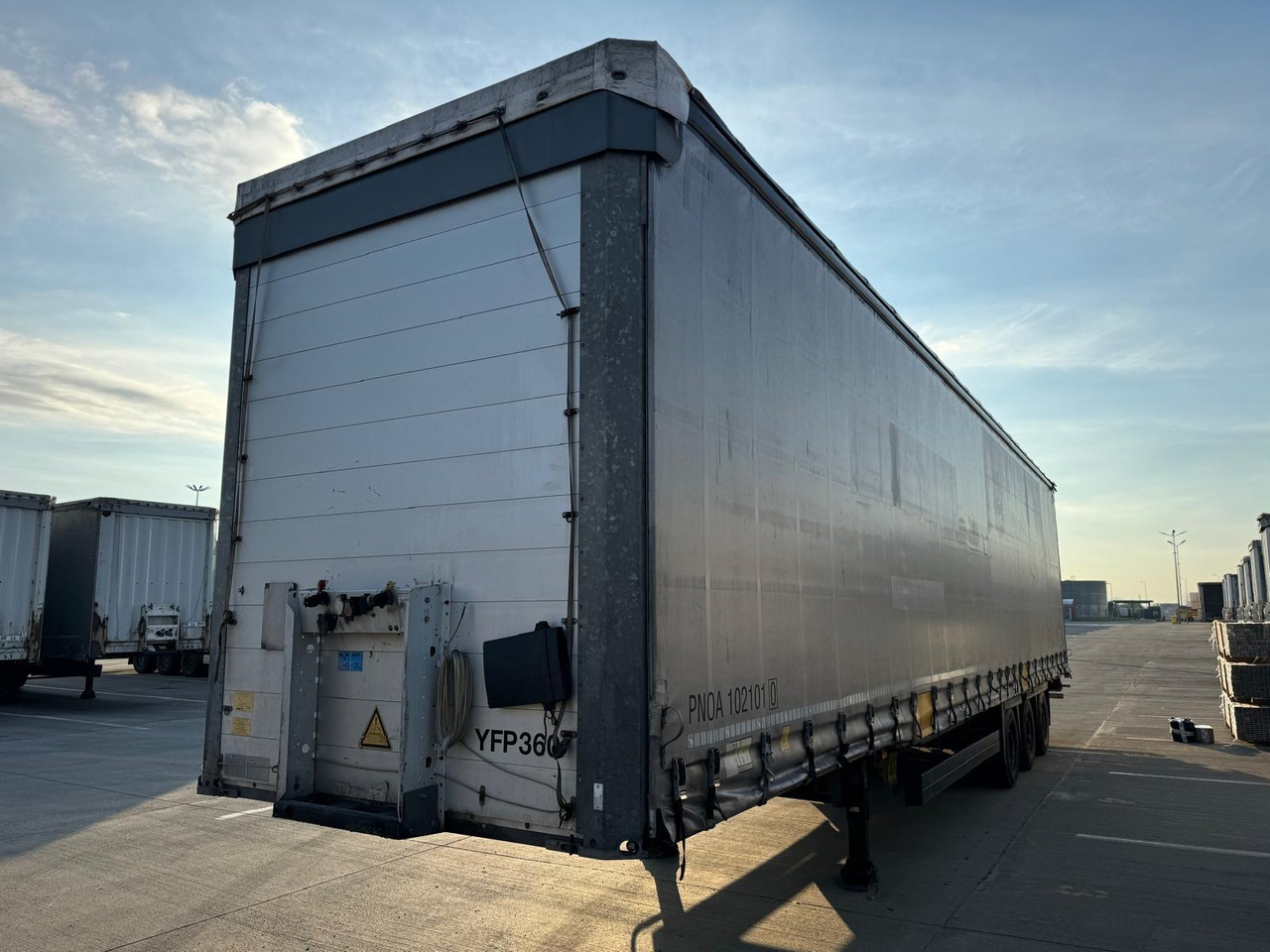 Schmitz Cargobull SCB*S3B - Sơ mi rơ moóc mui bạt: hình 1 Schmitz Cargobull SCB*S3B - Sơ mi rơ moóc mui bạt: hình 1