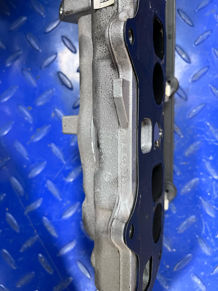 Mercedes Benz A642090 8337 / 7737 - Cổ góp xả: hình 4 Mercedes Benz A642090 8337 / 7737 - Cổ góp xả: hình 4