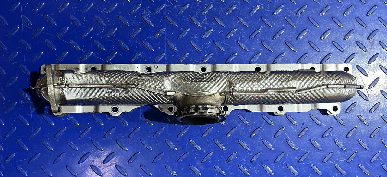 Mercedes Benz A6561407900 OM656 - Cổ góp xả: hình 1 Mercedes Benz A6561407900 OM656 - Cổ góp xả: hình 1