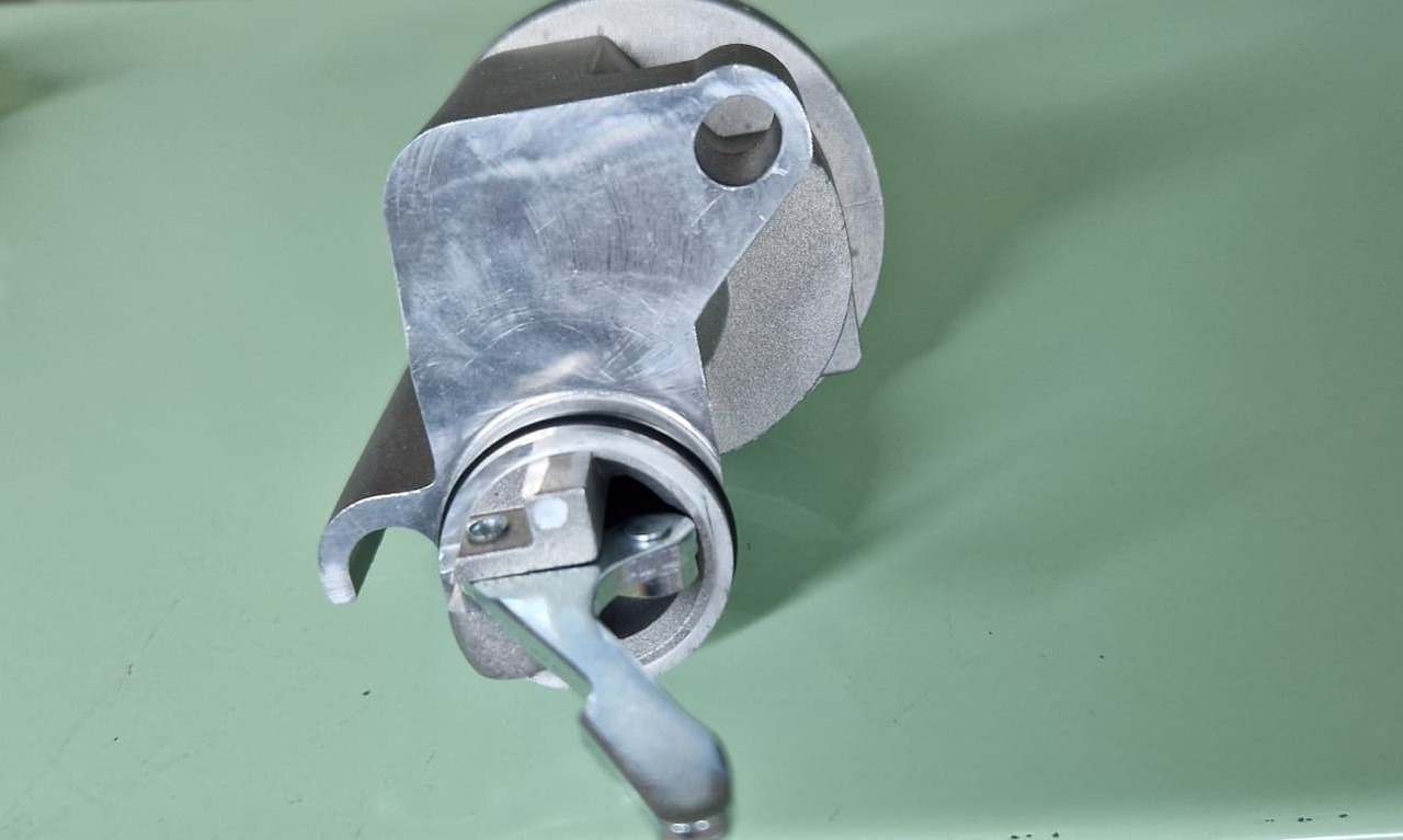 DEUTZ Bobina de oprire 12 V Deutz 4513018 - Phụ tùng cho Máy móc xây dựng: hình 1 DEUTZ Bobina de oprire 12 V Deutz 4513018 - Phụ tùng cho Máy móc xây dựng: hình 1