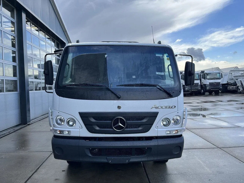 Mercedes-Benz Accelo 815 4x2 Garbage Compactor (2 units) Accelo 815 4x2 Garbage Compactor (2 units) - Xe tải chở rác: hình 4 Mercedes-Benz Accelo 815 4x2 Garbage Compactor (2 units) Accelo 815 4x2 Garbage Compactor (2 units) - Xe tải chở rác: hình 4