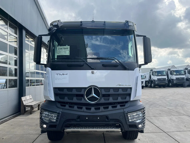 Mercedes-Benz Arocs 3340 6x4 Water Tank Truck - Xe bồn: hình 5 Mercedes-Benz Arocs 3340 6x4 Water Tank Truck - Xe bồn: hình 5