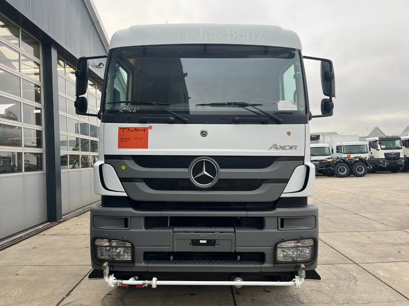 Mercedes-Benz Axor 3344 6x4 Water Tank Truck - Xe bồn: hình 4 Mercedes-Benz Axor 3344 6x4 Water Tank Truck - Xe bồn: hình 4