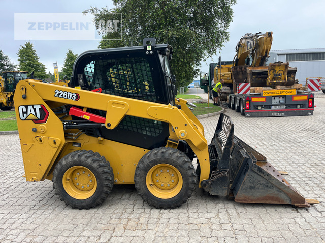 Cat 226D - Máy xúc lật đa năng: hình 2 Cat 226D - Máy xúc lật đa năng: hình 2