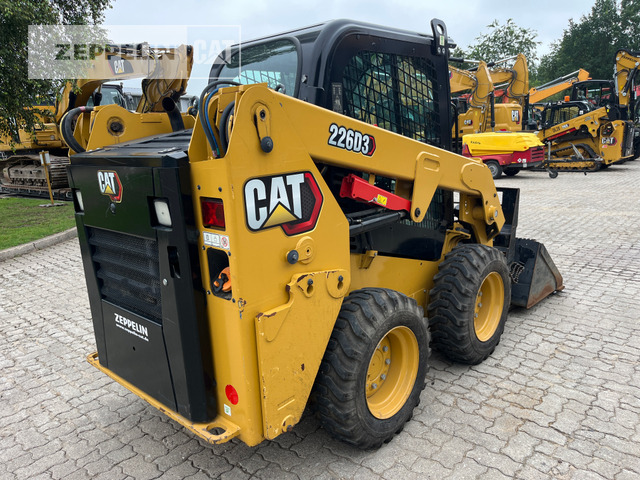 Cat 226D - Máy xúc lật đa năng: hình 3 Cat 226D - Máy xúc lật đa năng: hình 3