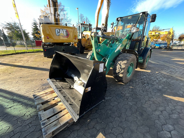 Cat 906M - Máy xúc lật bánh lốp: hình 3 Cat 906M - Máy xúc lật bánh lốp: hình 3