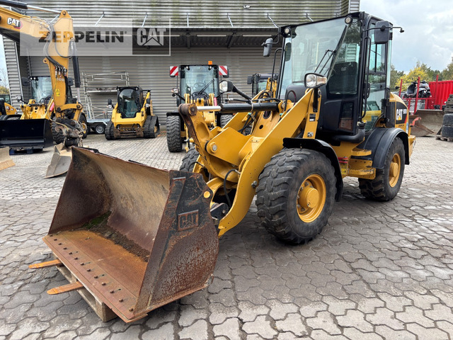 Cat 907M - Máy xúc lật bánh lốp: hình 2 Cat 907M - Máy xúc lật bánh lốp: hình 2