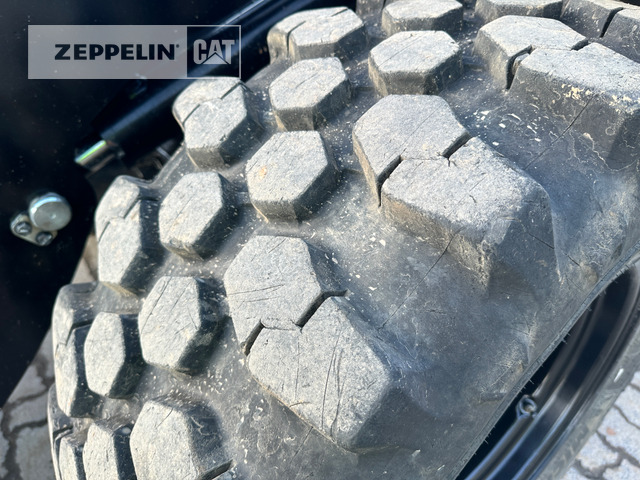 Cat 908M - Máy xúc lật bánh lốp: hình 5 Cat 908M - Máy xúc lật bánh lốp: hình 5