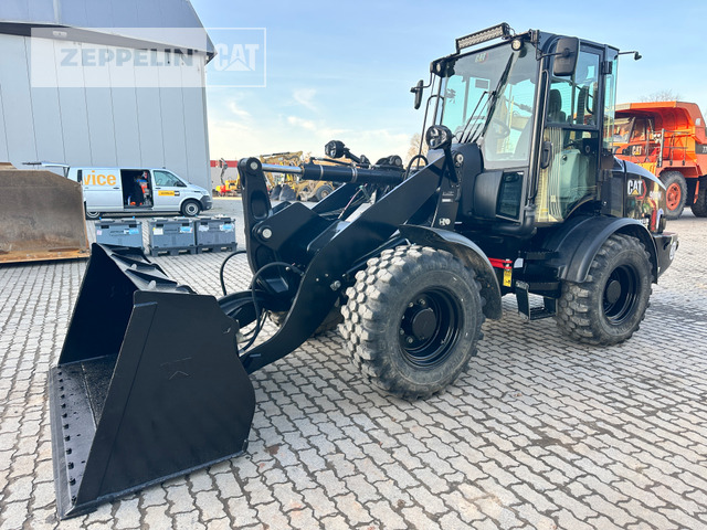 Cat 908M - Máy xúc lật bánh lốp: hình 2 Cat 908M - Máy xúc lật bánh lốp: hình 2