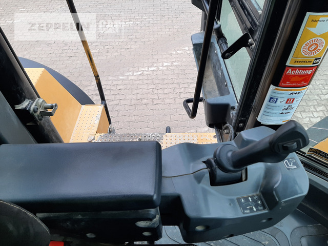 Máy xúc lật bánh lốp Cat 982M: hình 42 Máy xúc lật bánh lốp Cat 982M: hình 42