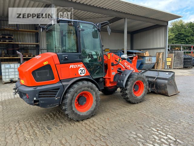 Kubota R070 - Máy xúc lật bánh lốp: hình 2 Kubota R070 - Máy xúc lật bánh lốp: hình 2