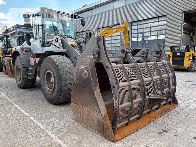 Volvo L110H - Máy xúc lật bánh lốp: hình 1 Volvo L110H - Máy xúc lật bánh lốp: hình 1