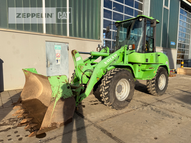 Volvo L30B - Máy xúc lật bánh lốp: hình 1 Volvo L30B - Máy xúc lật bánh lốp: hình 1