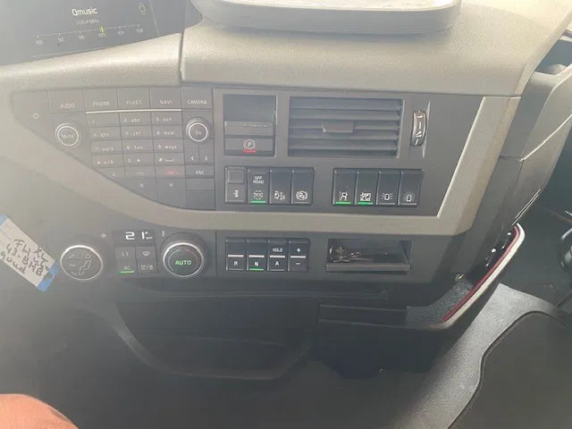 Volvo FH 13.460 low deck trekker, met XL cabine, special paint en incl parc cool, fridge, - Xe đầu kéo: hình 5 Volvo FH 13.460 low deck trekker, met XL cabine, special paint en incl parc cool, fridge, - Xe đầu kéo: hình 5