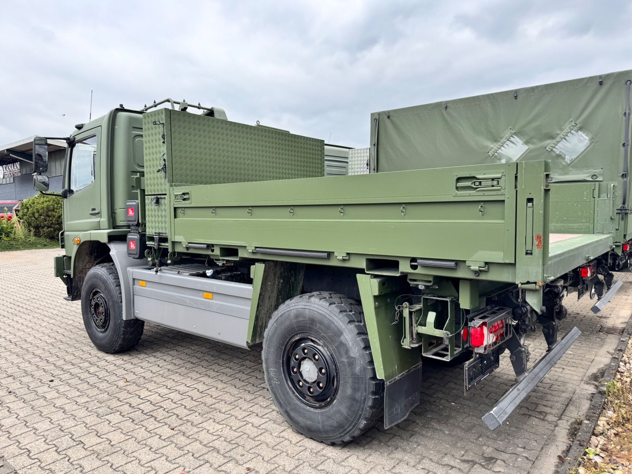Mercedes-Benz 1018 Atego 4x4 Allrad Camper Expedition - Xe chở container/ Xe tải hoán đổi thân: hình 3 Mercedes-Benz 1018 Atego 4x4 Allrad Camper Expedition - Xe chở container/ Xe tải hoán đổi thân: hình 3