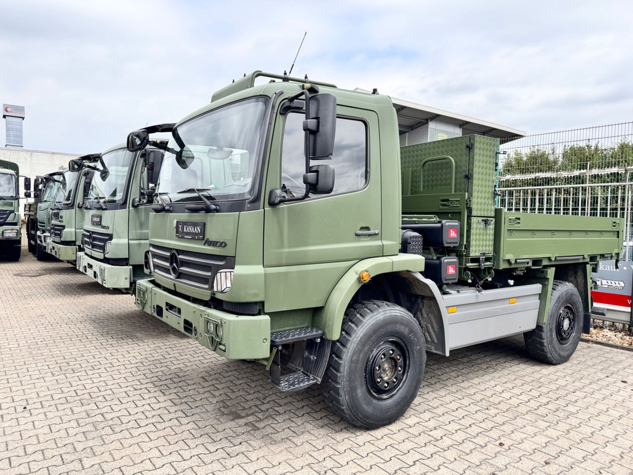 Mercedes-Benz 1018 Atego 4x4 Allrad Miltär Camper - Xe tải nhỏ phẳng: hình 1 Mercedes-Benz 1018 Atego 4x4 Allrad Miltär Camper - Xe tải nhỏ phẳng: hình 1