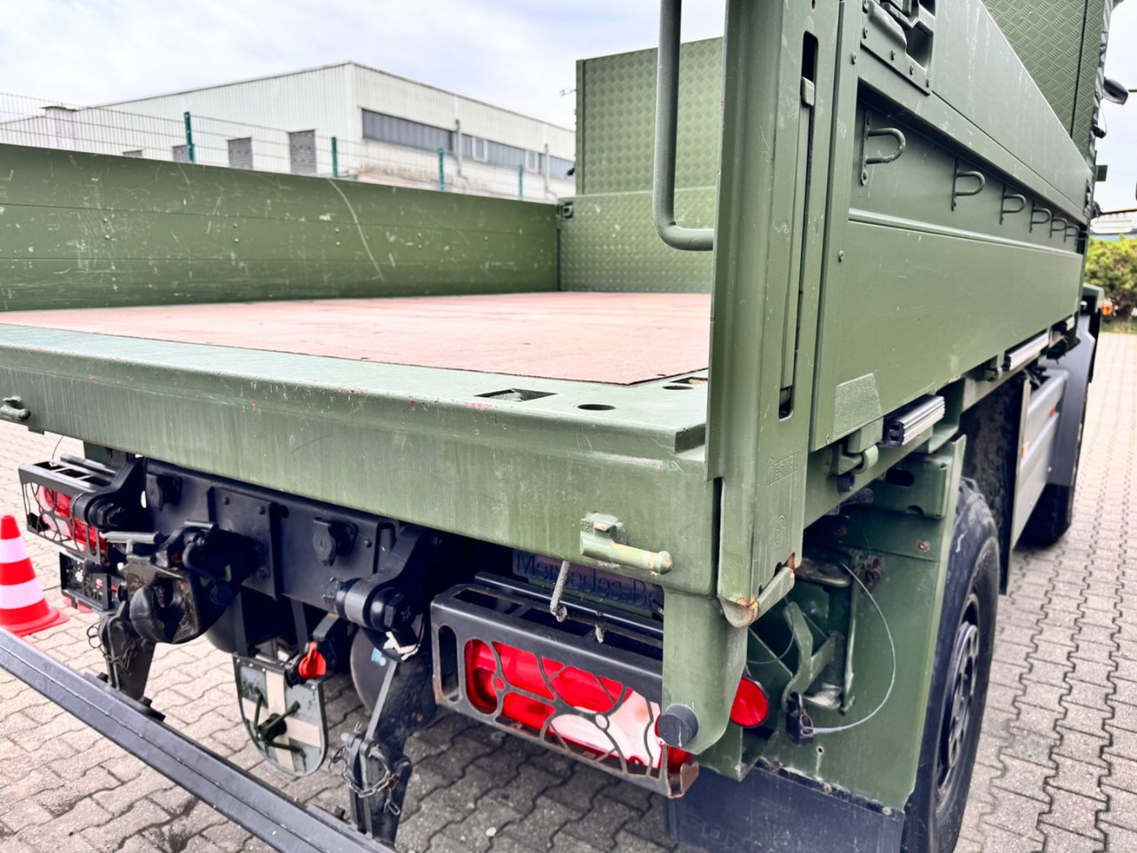 Mercedes-Benz 1018 Atego 4x4 Allrad Miltär Camper - Xe tải nhỏ phẳng: hình 5 Mercedes-Benz 1018 Atego 4x4 Allrad Miltär Camper - Xe tải nhỏ phẳng: hình 5
