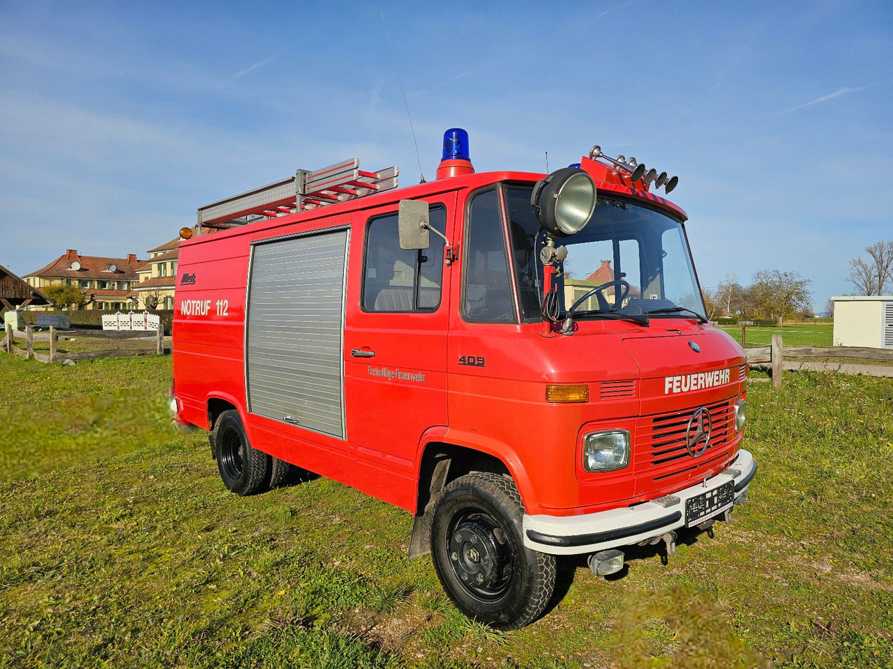 Mercedes-Benz 409 Feuerwehr Oldtimer Eventfahrzeug Traumauto - Xe tải nhỏ: hình 1 Mercedes-Benz 409 Feuerwehr Oldtimer Eventfahrzeug Traumauto - Xe tải nhỏ: hình 1