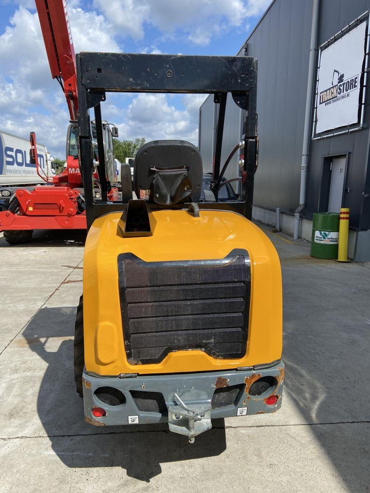 GiANT G2700 Xtra HD (6436) - Máy xúc lật mini gấp khúc: hình 5 GiANT G2700 Xtra HD (6436) - Máy xúc lật mini gấp khúc: hình 5