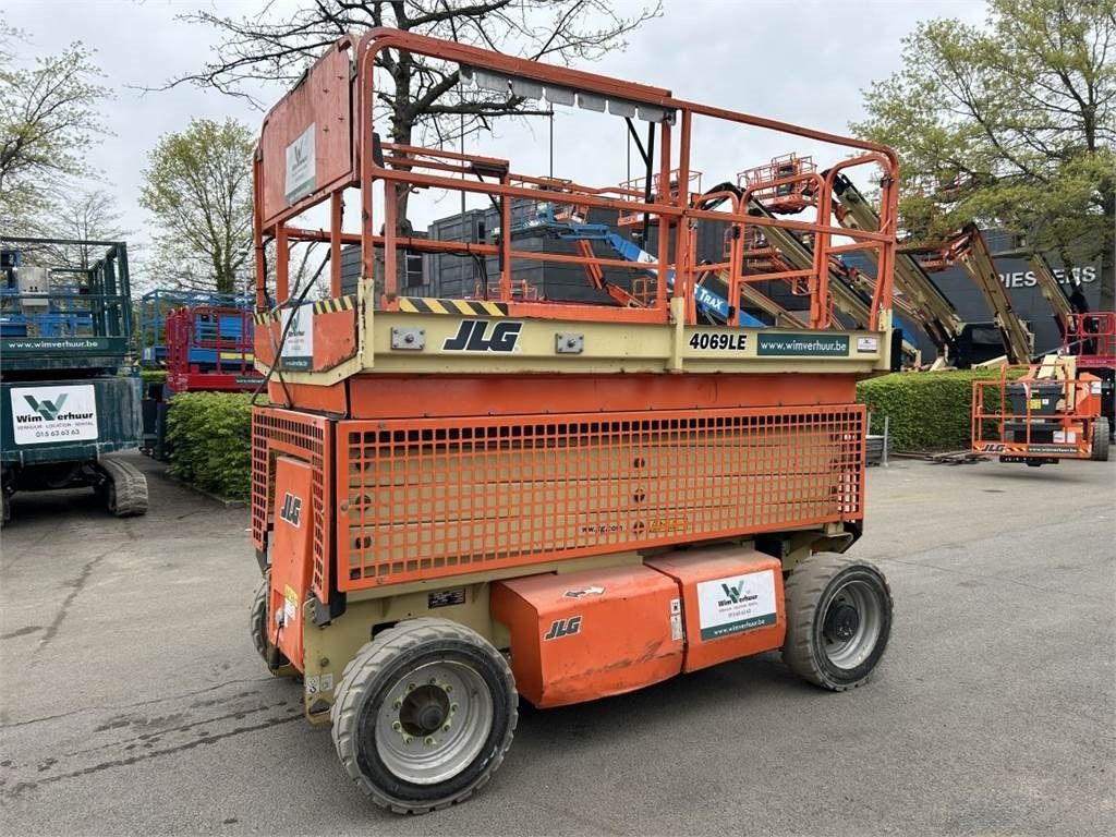 JLG 4069 LE (3614) - Máy nâng người hình kéo: hình 2 JLG 4069 LE (3614) - Máy nâng người hình kéo: hình 2