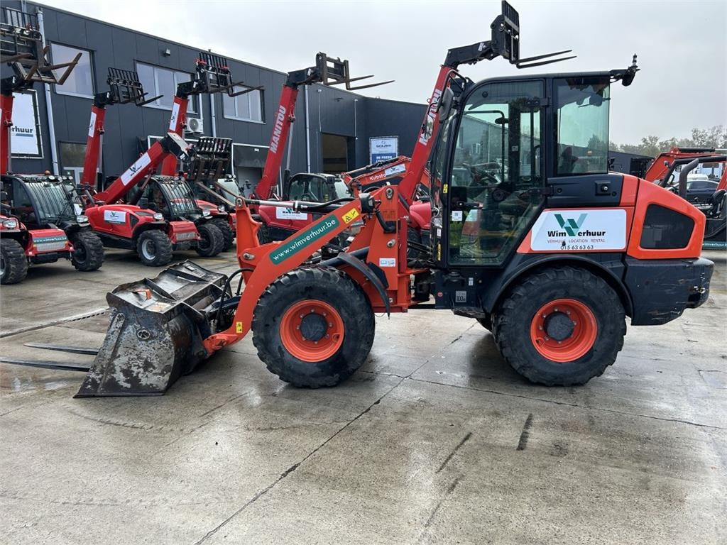 Kubota R070 (6678) - Máy xúc lật mini gấp khúc: hình 1 Kubota R070 (6678) - Máy xúc lật mini gấp khúc: hình 1