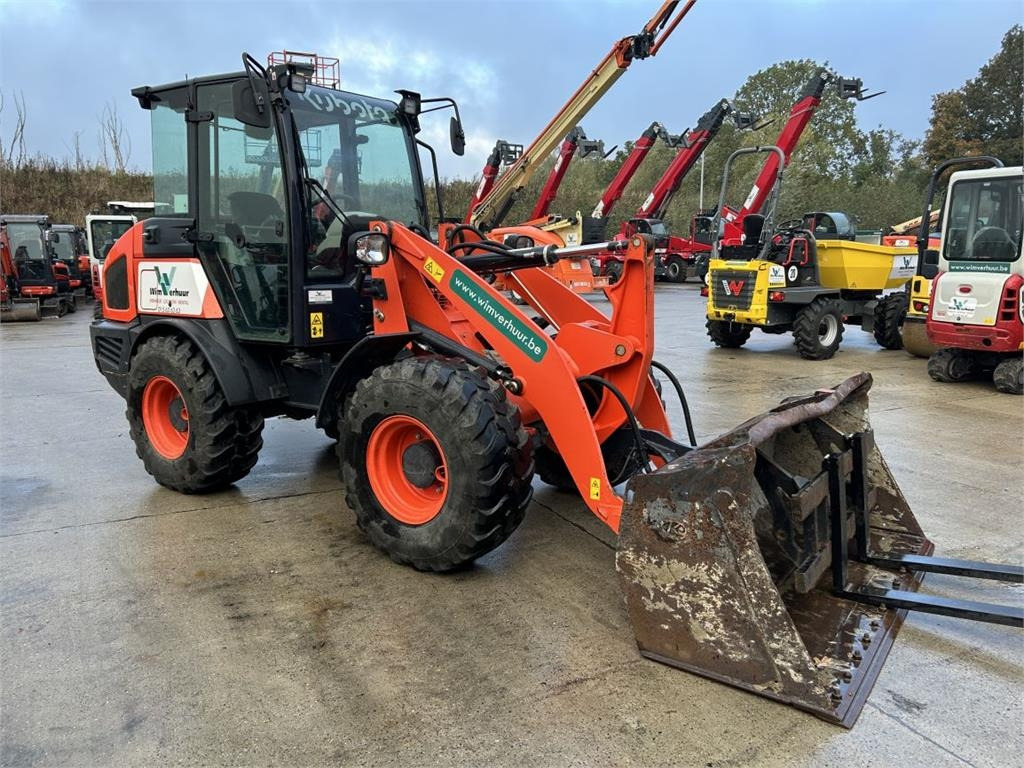 Kubota R070 (6678) - Máy xúc lật mini gấp khúc: hình 3 Kubota R070 (6678) - Máy xúc lật mini gấp khúc: hình 3