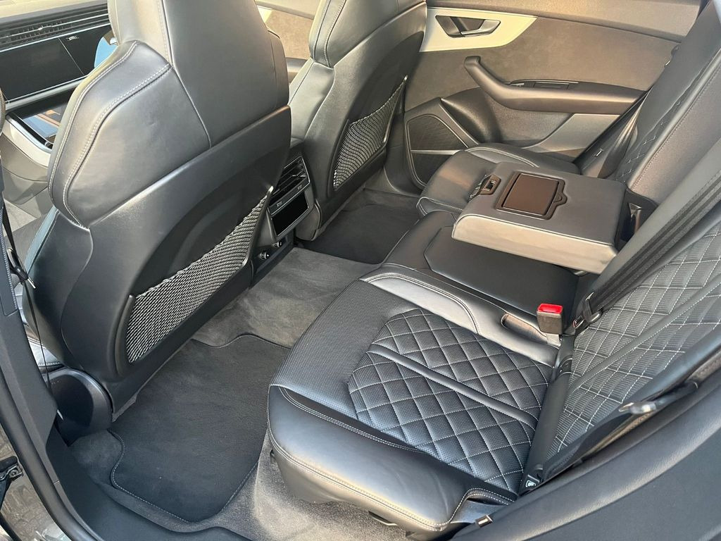 Audi Q8 50 TDI quattro tiptronic 22 Zoll*3xSline*Pano Audi Q8 50 TDI quattro tiptronic 22 Zoll*3xSline*Pano - SUV: hình 4 Audi Q8 50 TDI quattro tiptronic 22 Zoll*3xSline*Pano Audi Q8 50 TDI quattro tiptronic 22 Zoll*3xSline*Pano - SUV: hình 4