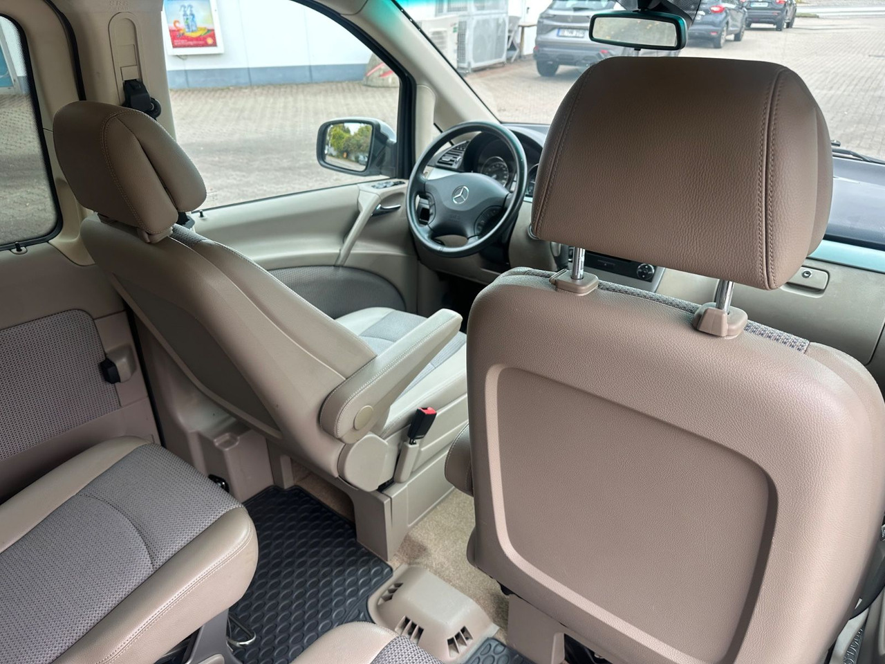 Mercedes-Benz Viano 2.2 CDI AMBIENTE extralang (Autom*133 tKm) - Xe van chở khách: hình 3 Mercedes-Benz Viano 2.2 CDI AMBIENTE extralang (Autom*133 tKm) - Xe van chở khách: hình 3