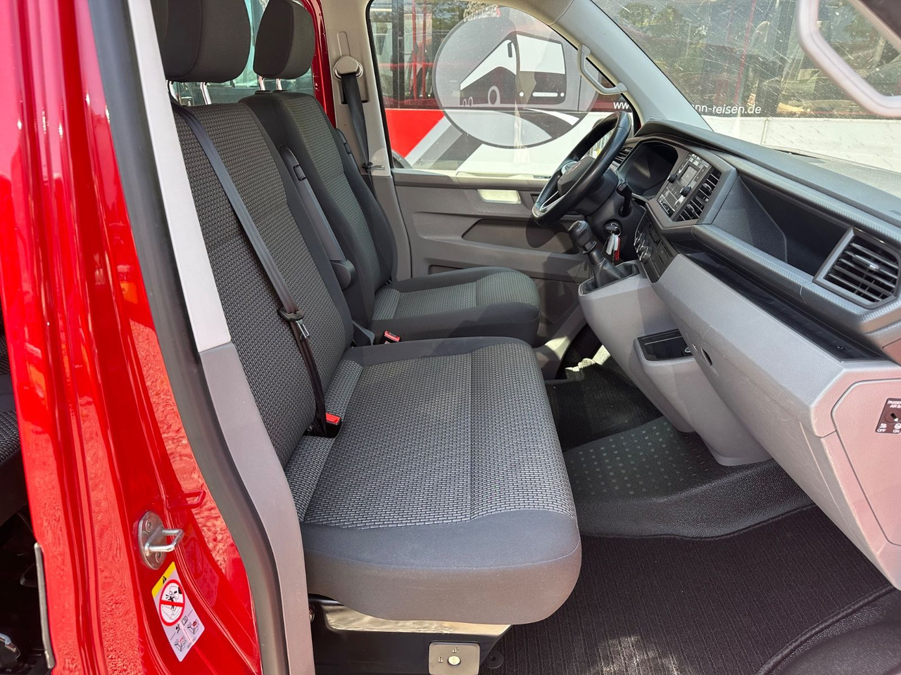 Xe van chở khách Volkswagen T6 Kombi (PDC Hi*ACC*StandHz*9 Sitzer*AC): hình 13