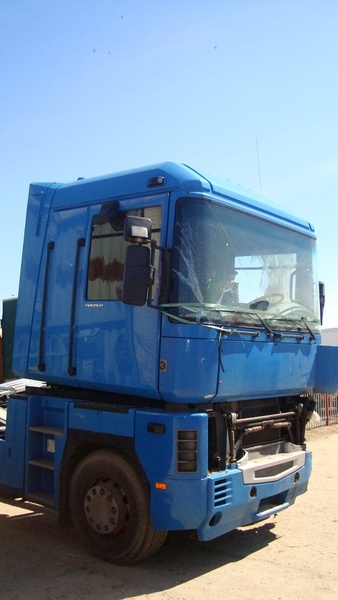 RENAULT MAGNUM 440 - Cabin và nội thất: hình 1 RENAULT MAGNUM 440 - Cabin và nội thất: hình 1